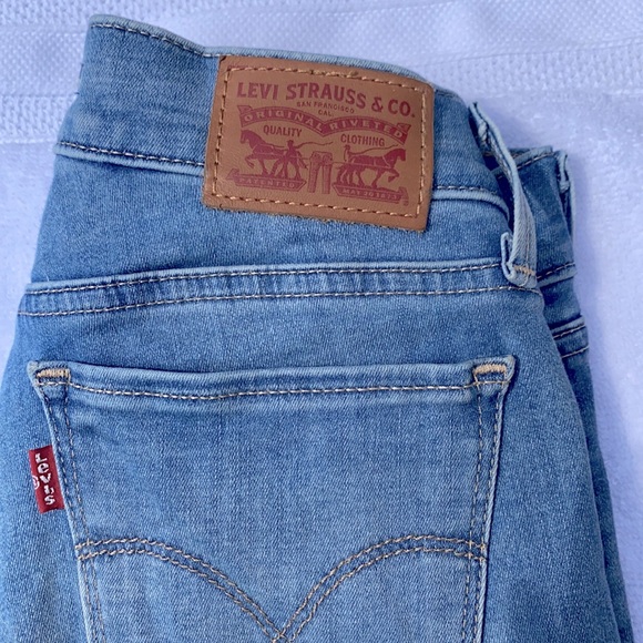 Levi’s 710 Mid Rise Super Skinny Sculpt - Picture 5 of 5